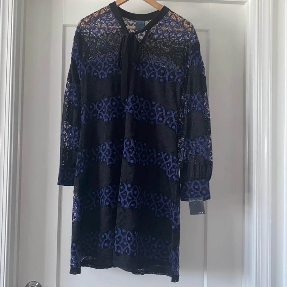 🦋NWT! GABBY SKYE Black and Blue Long Sleeve Lace Dress - Size 8